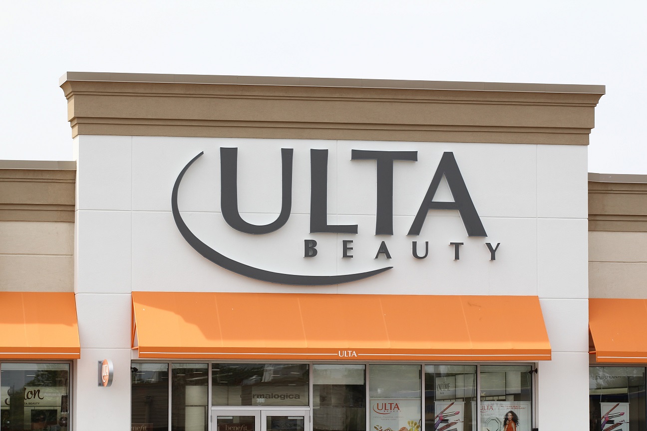 美国美妆零售商 Ulta Beauty 发布业绩预警，股价重挫15%