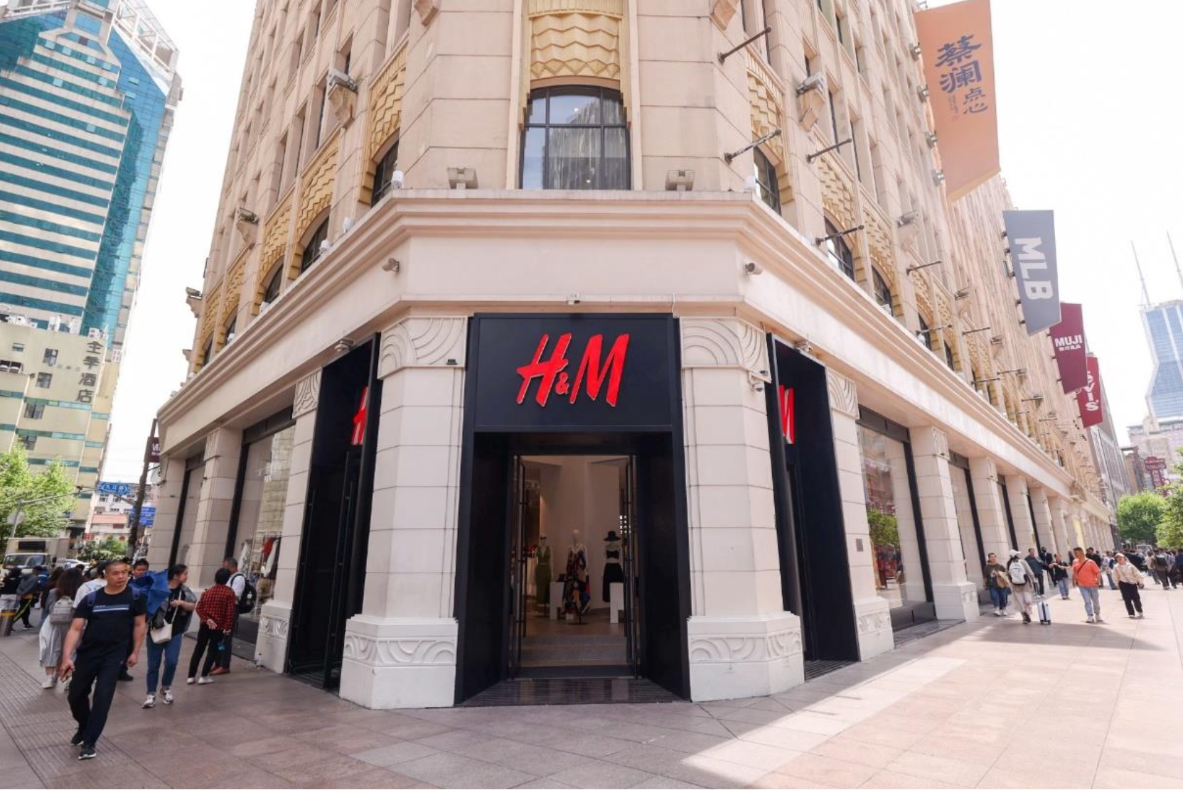 H&M上海旗舰店焕新开业，持续加码在中国市场的投资