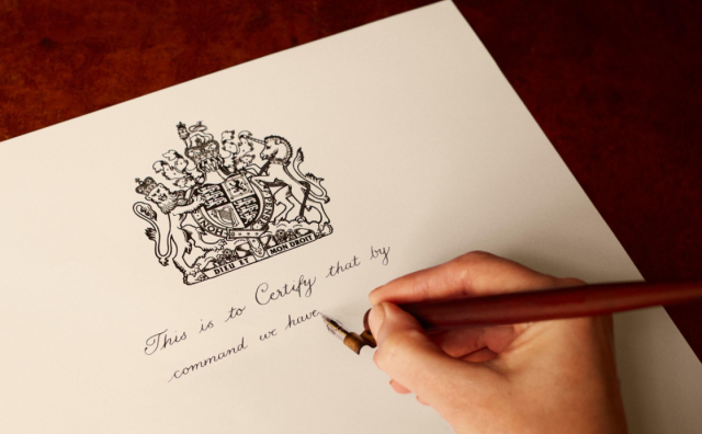 英国国王王后公布继位后首份皇家授权供应商名单