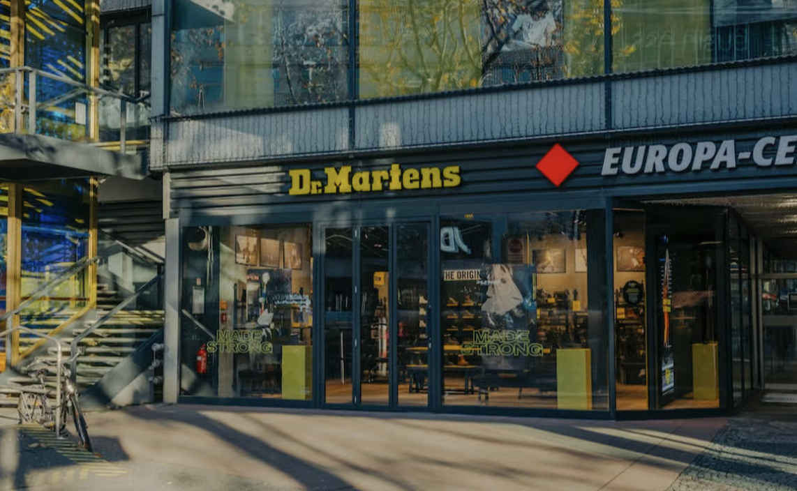 英国鞋履品牌 Dr. Martens 的最大股东重组持股结构