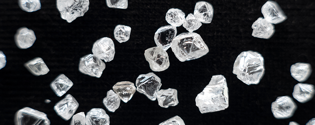 以中国为首的钻石需求持续低迷，De Beers 五月原石销售同比下滑31%