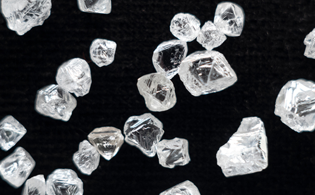 以中国为首的钻石需求持续低迷，De Beers 五月原石销售同比下滑31%