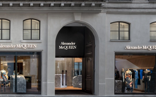 渠道重整，McQueen 品牌陆续关闭8家法国百货商场专柜