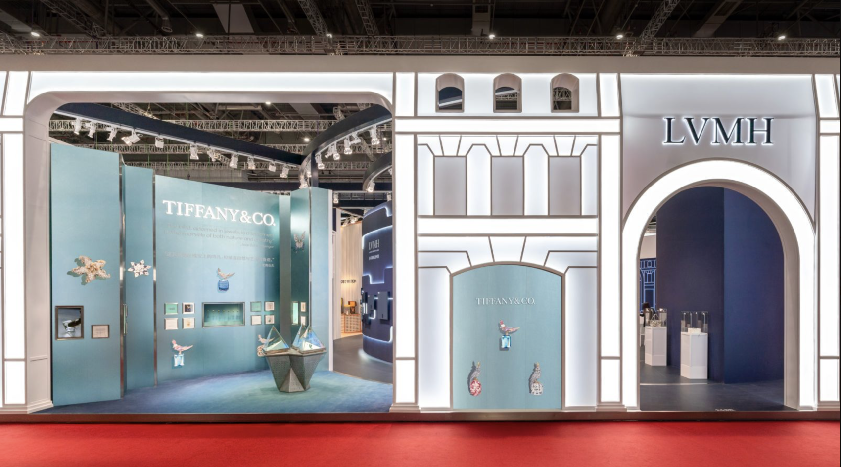 LVMH集团在进博会打造600平米豪华展台，多位重量级高管出席揭幕仪式