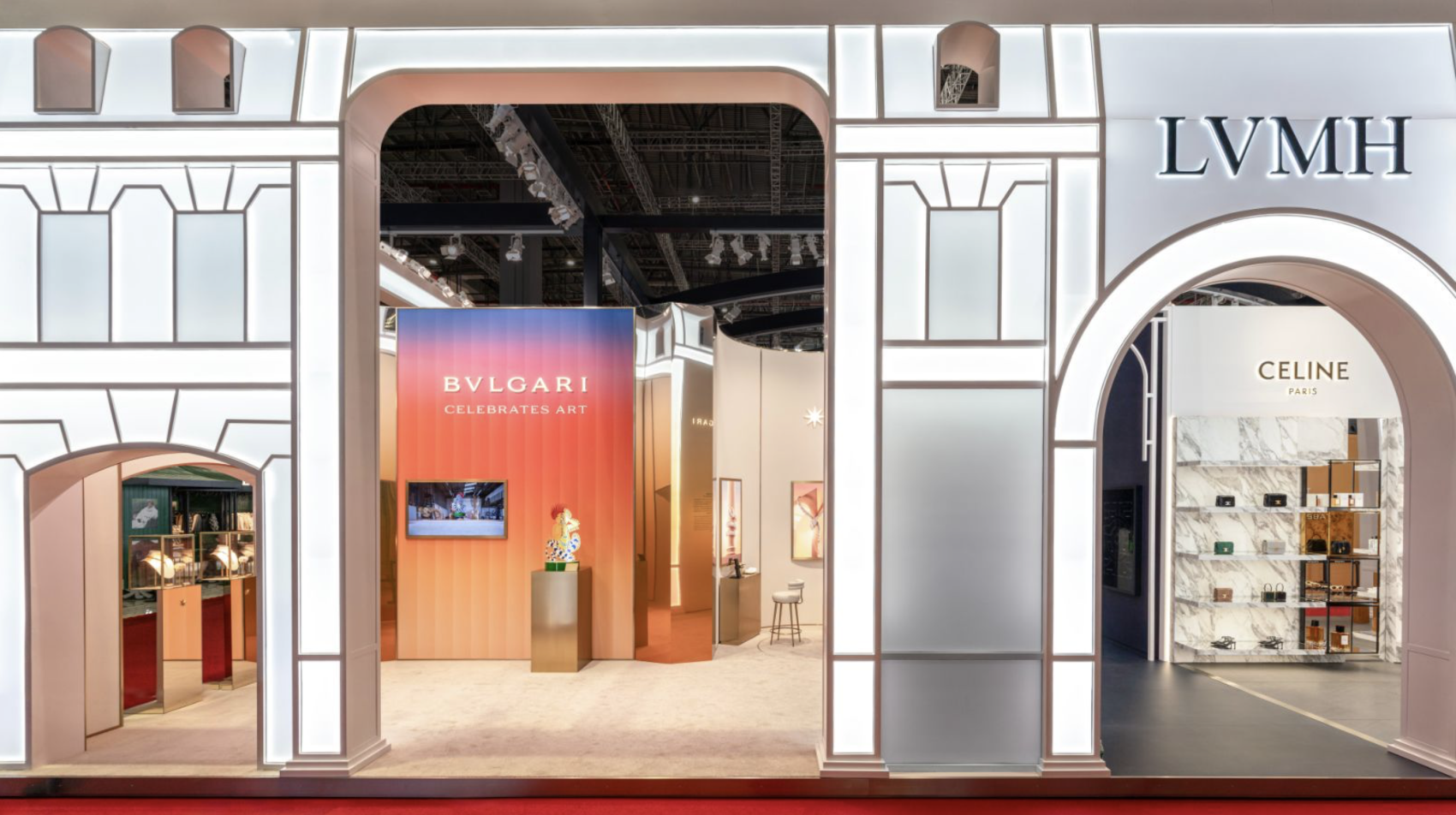 LVMH集团在进博会打造600平米豪华展台，多位重量级高管出席揭幕仪式