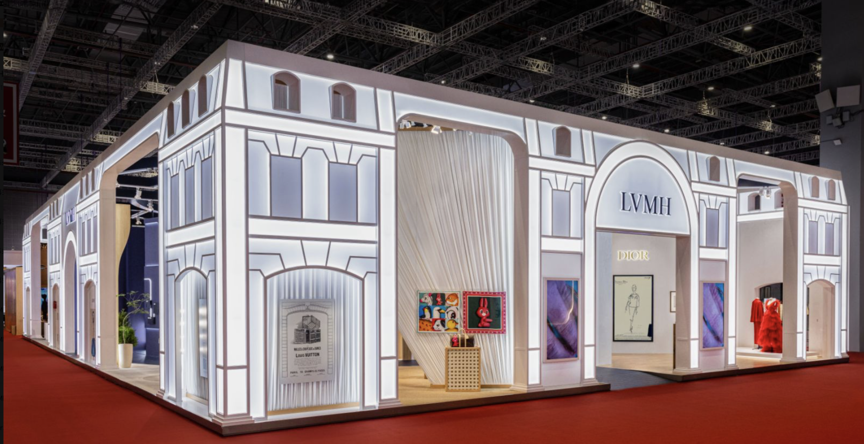LVMH集团在进博会打造600平米豪华展台，多位重量级高管出席揭幕仪式