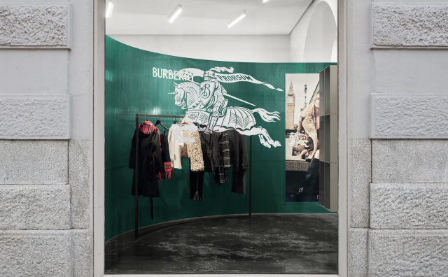 Burberry上半财年总营收同比下降22%，新CEO阐述转型要点