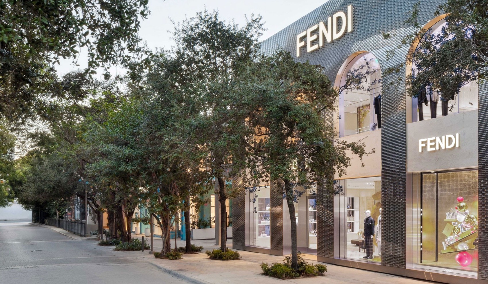 Fendi 家族第三代传人：“我从 Karl Lagerfeld 身上学到了往前看。”