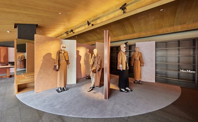 华丽现场 ｜灵感源自女数学家的Max Mara 2025春夏系列，亮相水乡西塘