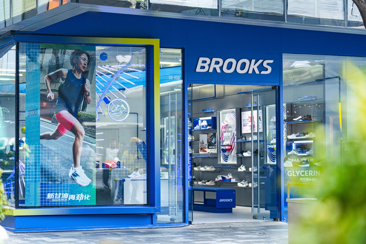巴菲特旗下美国运动品牌 Brooks 最新季报：全球营收同比增长15%，亚太及拉美增长221%
