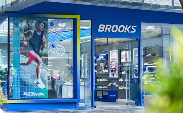 巴菲特旗下美国运动品牌 Brooks 最新季报：全球营收同比增长15%，亚太及拉美增长221%