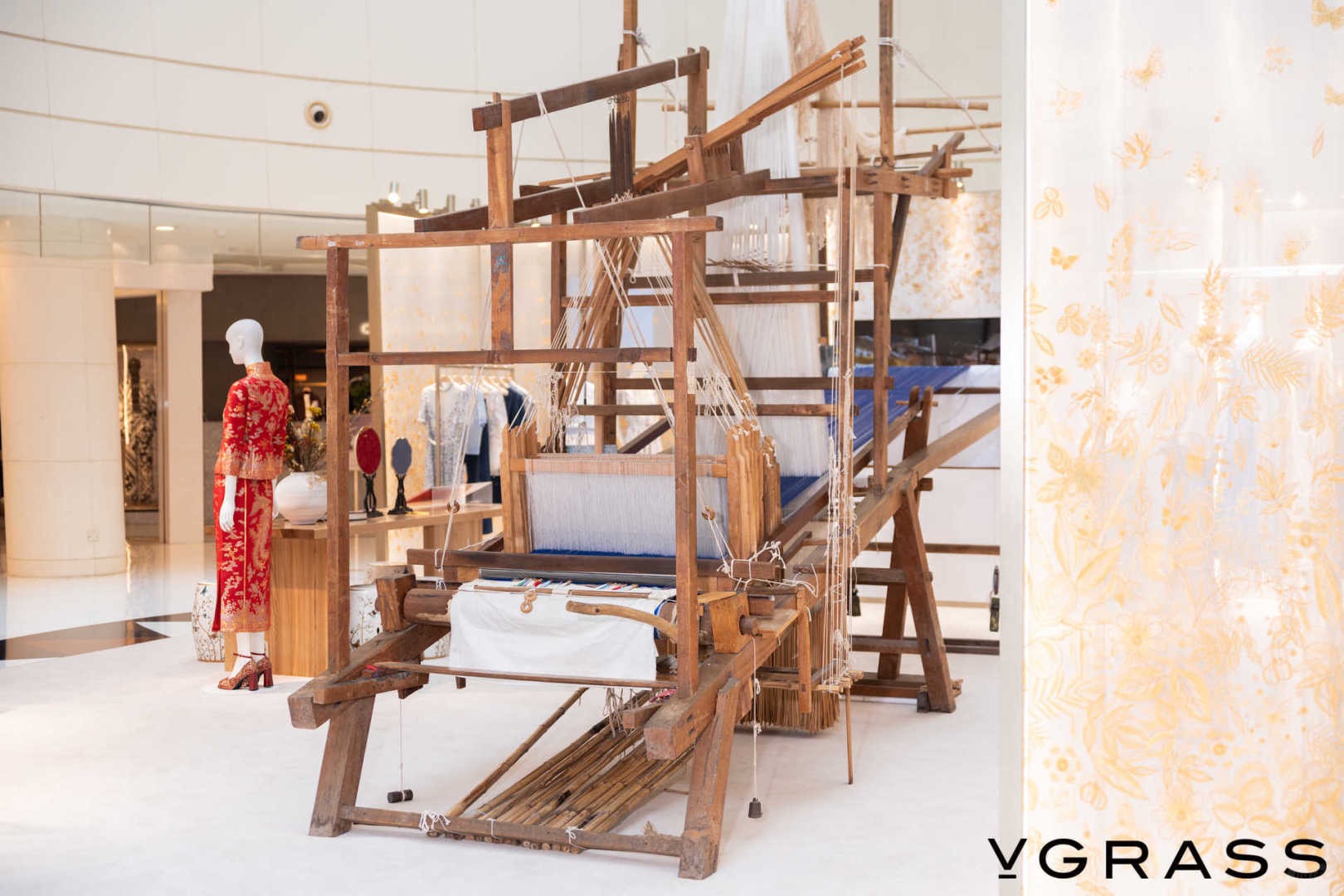 联手南京云锦博物馆，VGRASS 将百年大花楼木织机带到上海久光
