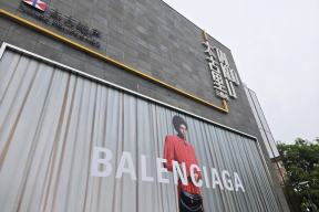 华丽现场 | 全球最大 Balenciaga巴黎世家旗舰店亮相北京三里屯，带来古董珍藏展
