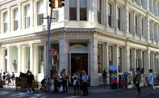 Ralph Lauren 在与LVMH集团的竞标中胜出，以1.32亿美元拿下苏豪区门店物业