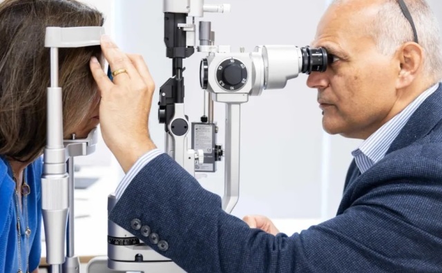 EssilorLuxottica 收购眼科平台 Optegra