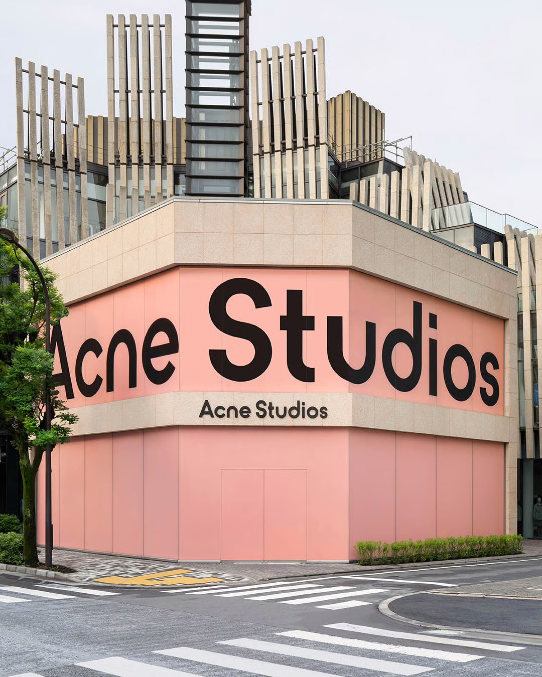 年销售额突破3亿欧元，Acne Studios 首个常设艺廊空间和全球最大门店分别落户巴黎和东京