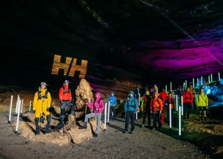 华丽现场｜从海洋到地心，HELLY HANSEN 于“亚洲第一长洞”举办大秀！