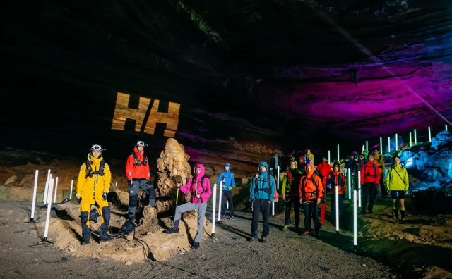 华丽现场｜从海洋到地心，HELLY HANSEN 于“亚洲第一长洞”举办大秀！