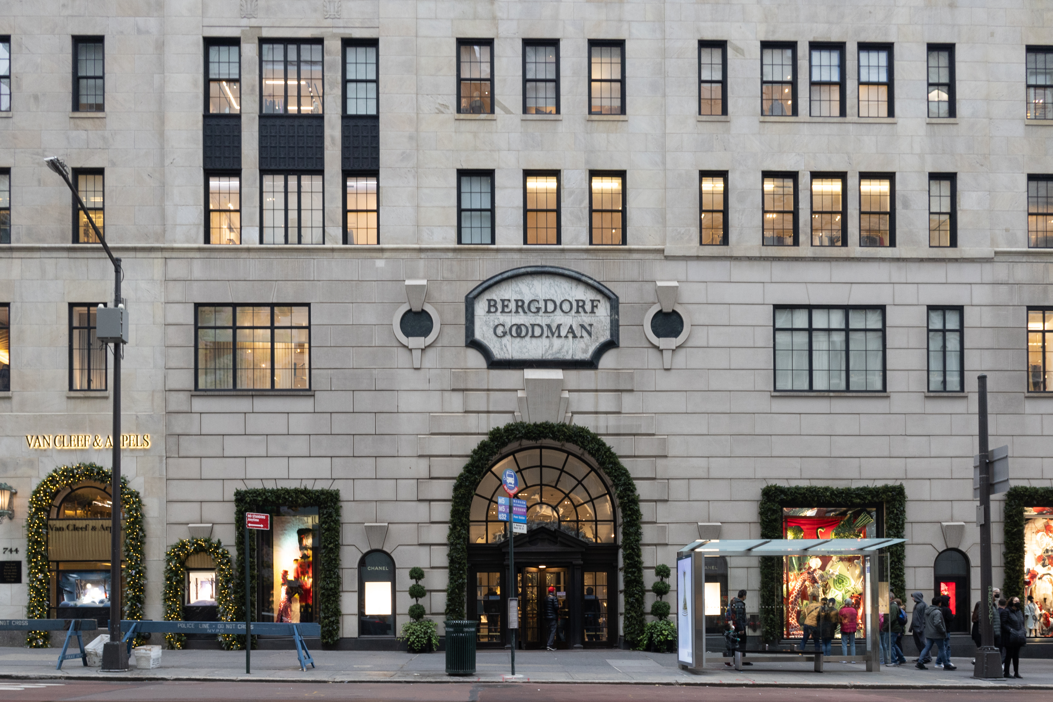 作价10亿美元！纽约老牌奢侈品百货 Bergdorf Goodman 49%的股权出售在即
