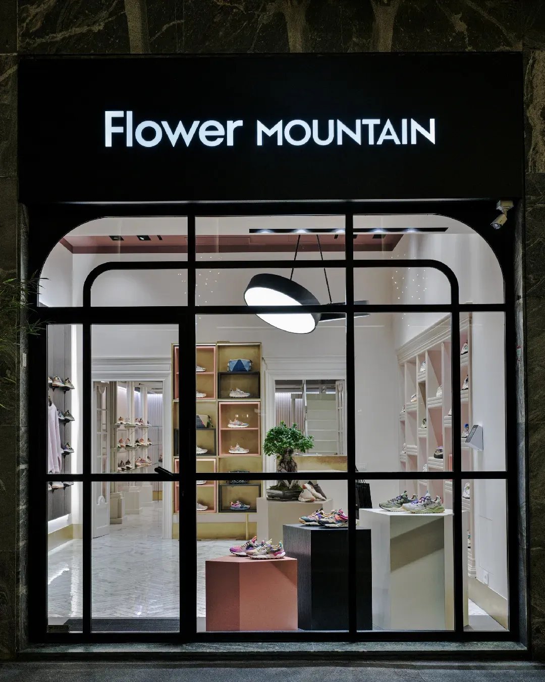 意大利 Falc 集团旗下的鞋履品牌 Flower Mountain 在米兰开设首家品牌专卖店