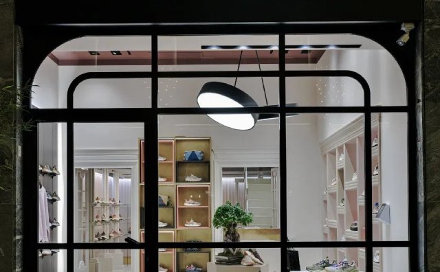 意大利 Falc 集团旗下的鞋履品牌 Flower Mountain 在米兰开设首家品牌专卖店