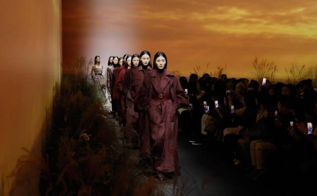 华丽现场｜Max Mara 于北京举办2025 秋冬系列时装大秀及经典大衣臻赏活动