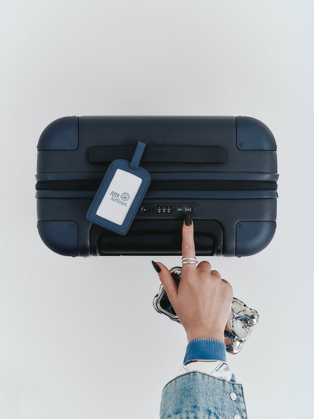 澳大利亚时尚行李箱品牌 July 推出全球首款“可追踪行李箱”