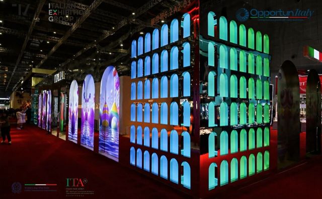 进博会特写｜12家小众珠宝品牌亮相意大利馆，展示古老工艺与现代设计融合的魅力