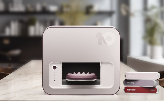 沃顿商学院同窗好友创办的机器人美甲公司 10Beauty 推出首款产品