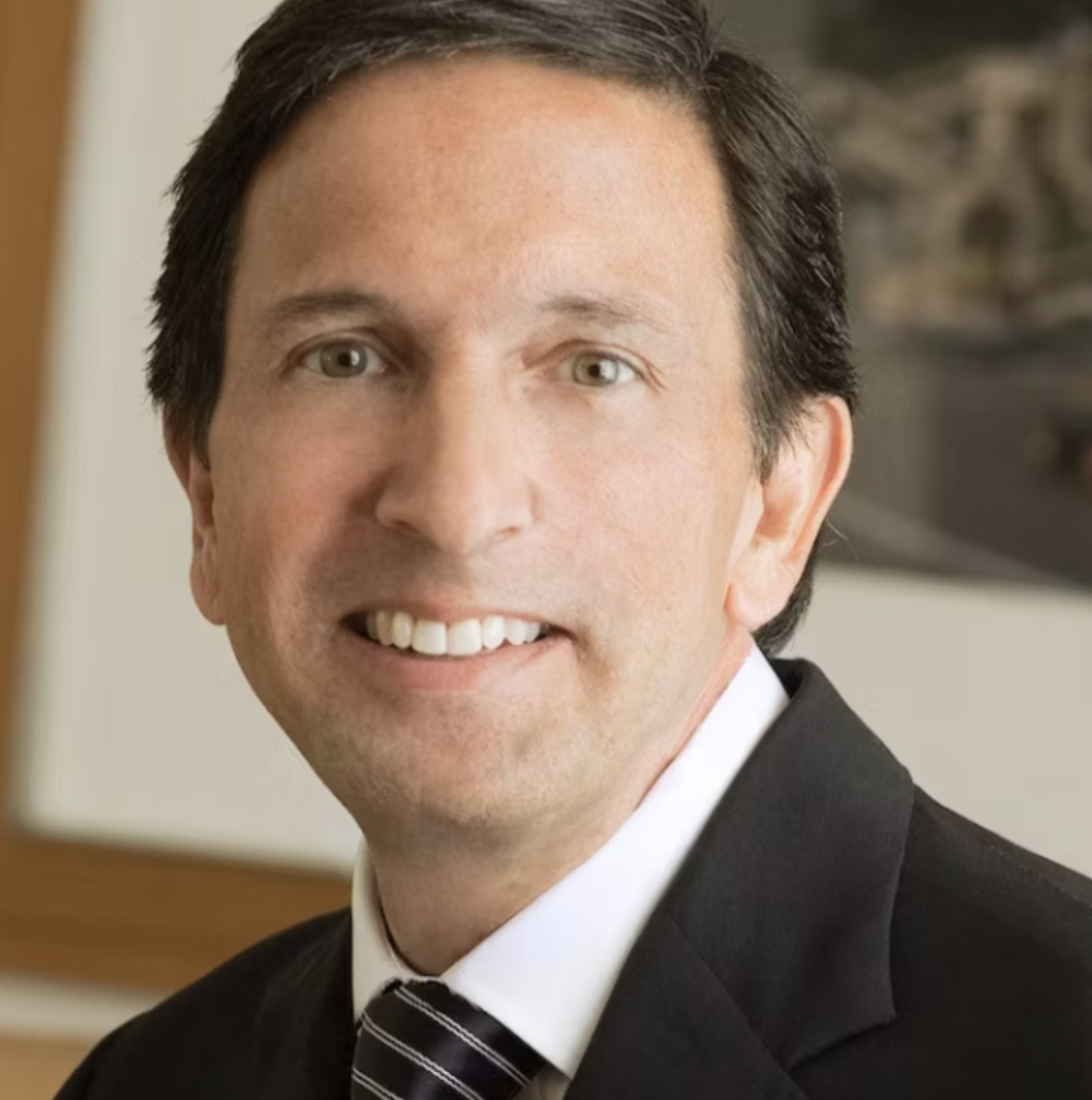 Michael Kors销售渠道大变革：主动砍掉“代购”业务，未来三年翻新约50%门店和专柜