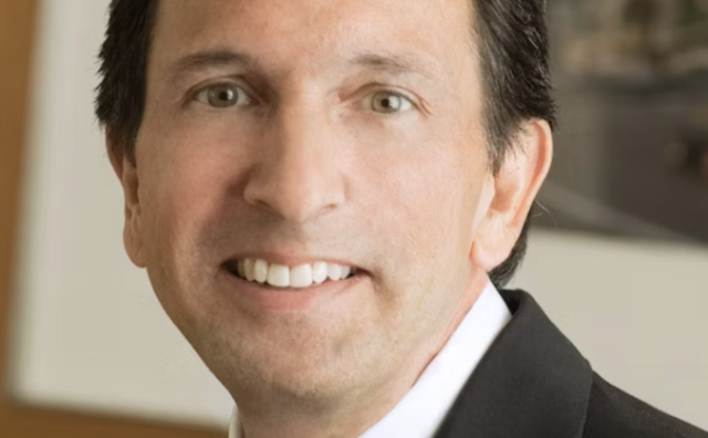 Michael Kors销售渠道大变革：主动砍掉“代购”业务，未来三年翻新约50%门店和专柜