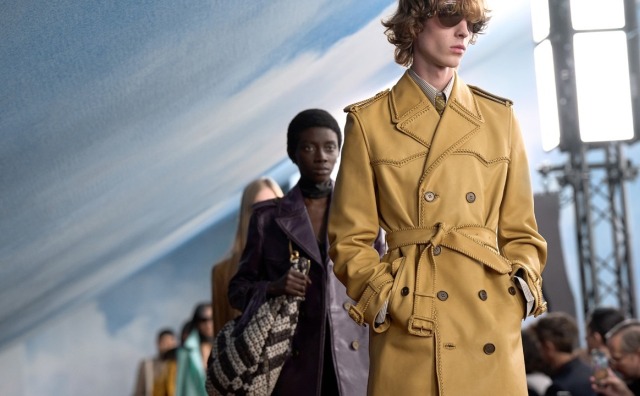 Burberry最新半年报：可比门店销售额两年来首次实现增长，成功扭亏为盈