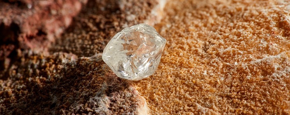 De Beers 三季度钻石原石产量同比增长38%至770万克拉