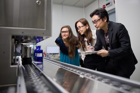 香水试制只需几秒即可完成！美国香精香料巨头 IFF 在新加坡工厂部署全新自动化系统