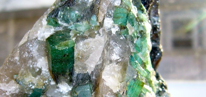 马达加斯加一块300公斤重的祖母绿原石将被出售