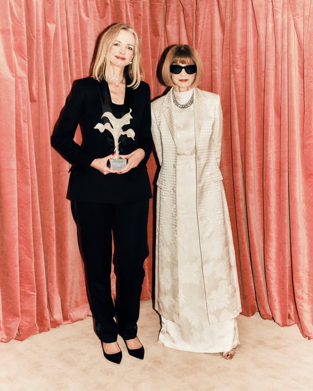 迪奥时装CEO宣布推出女装硕士奖学金