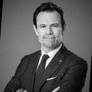 雅诗兰黛集团高管谈：人工智能如何助力香水创作