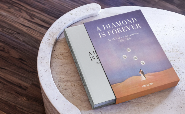 De Beers 推出品牌书《A Diamond Is Forever》