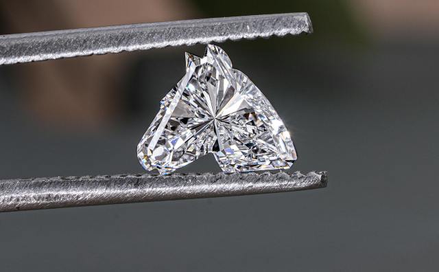 培育钻石批发价2025年跌幅平均为26%，但第四季度跌幅显著收窄