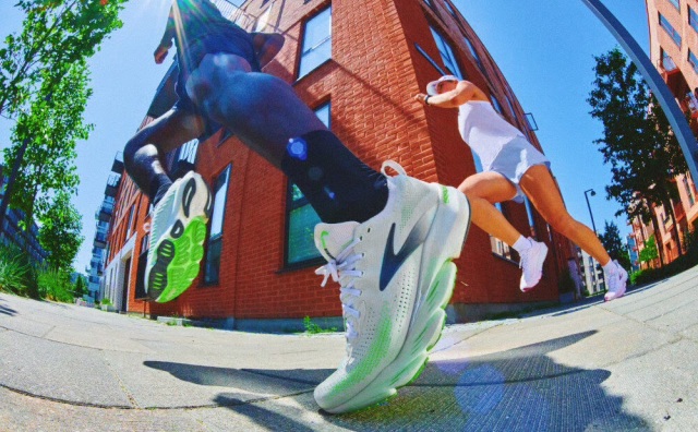 美国专业跑步品牌 BROOKS 最新年报：全球营收增长16%，中国市场增幅达245%