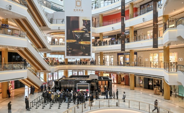 老铺黄金2025年报出炉：单店年化销售近10亿元，总营收大涨221%至273亿元