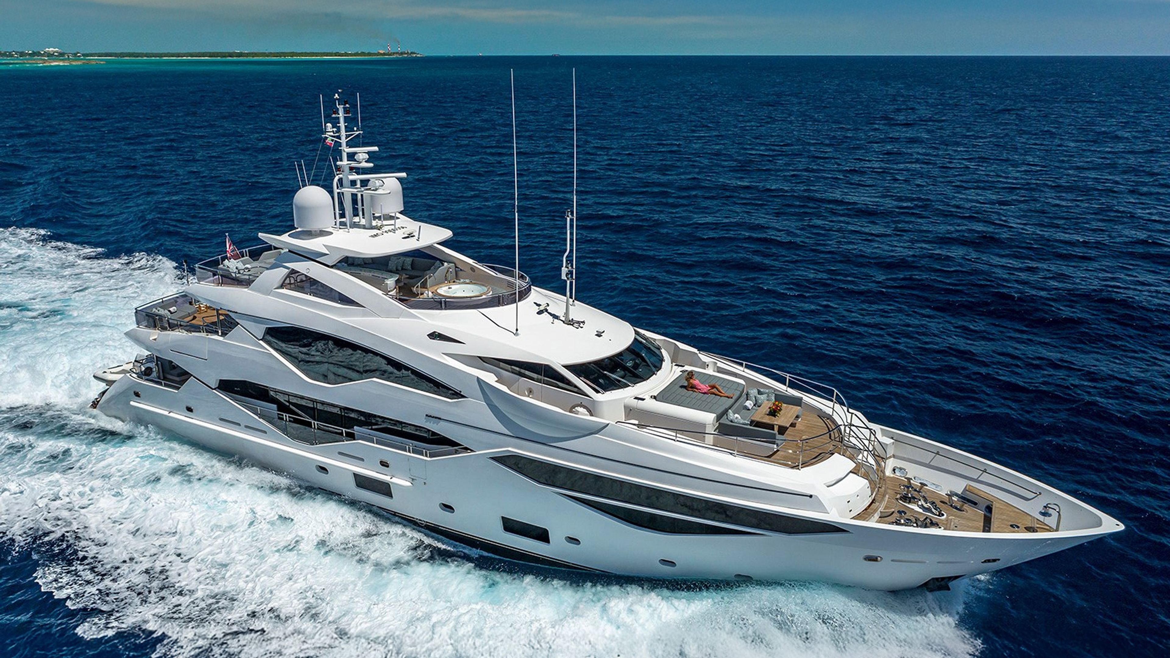 橙湾体育 |  英国豪华游艇品牌圣汐再易主，新CEO曾为阿波罗高级合伙人