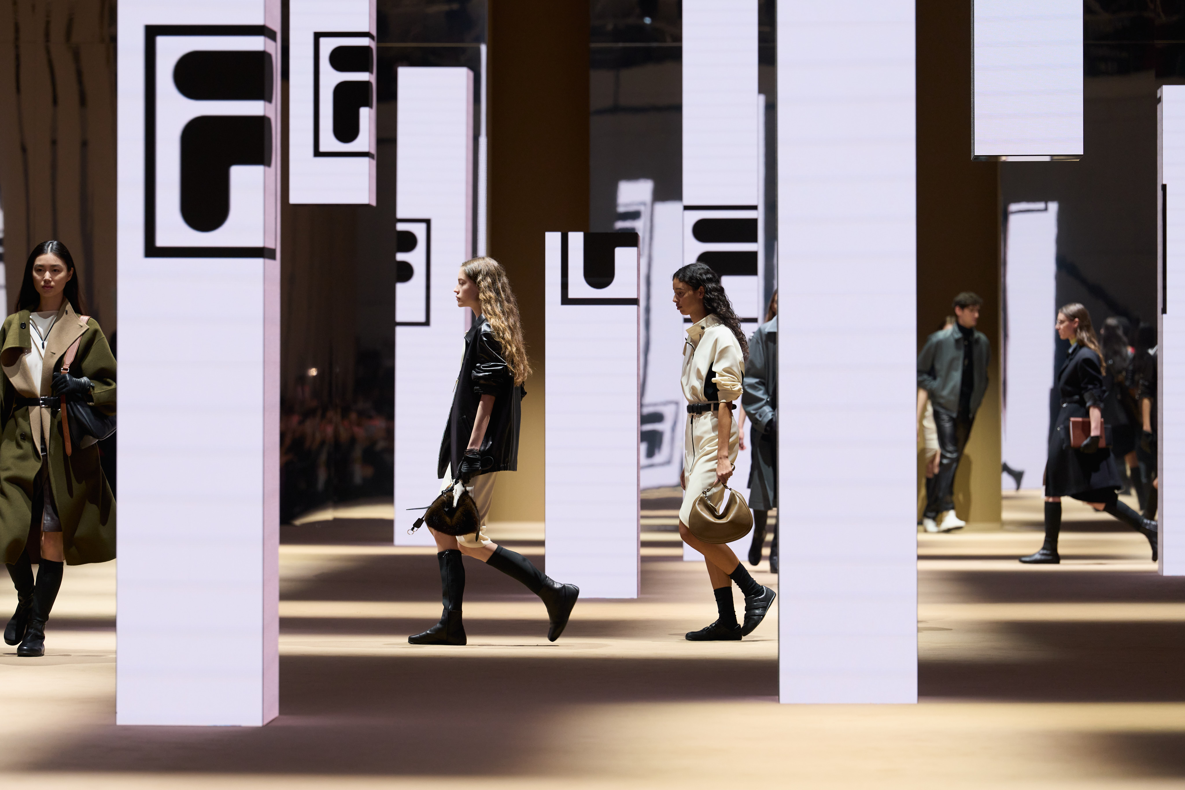 回归米兰发布“高级运动时装”，FILA 如何启动新的“战略跃迁”？