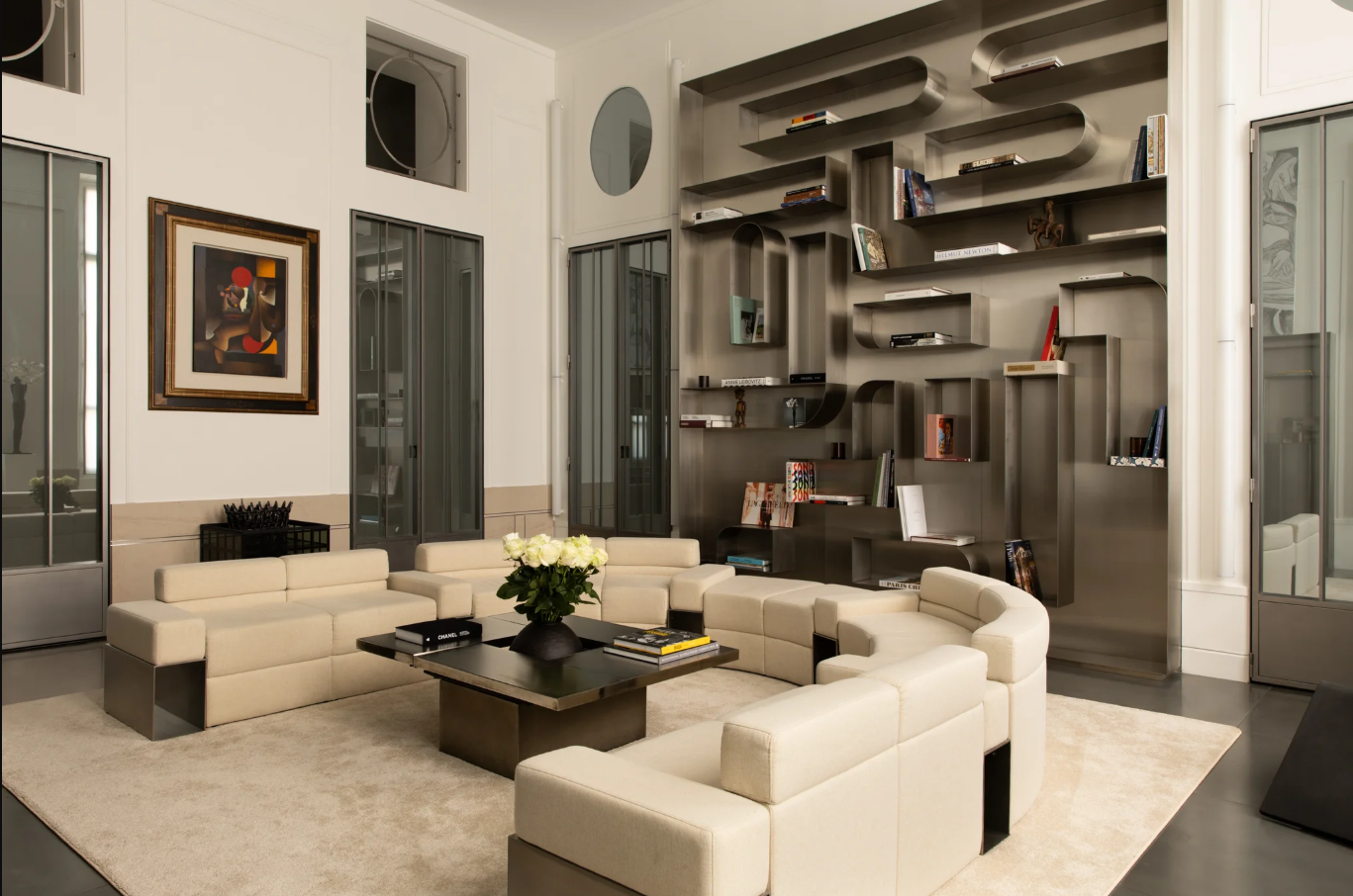 Karl Lagerfeld 生前的巴黎工作室被改造为豪华公寓，提供短租服务