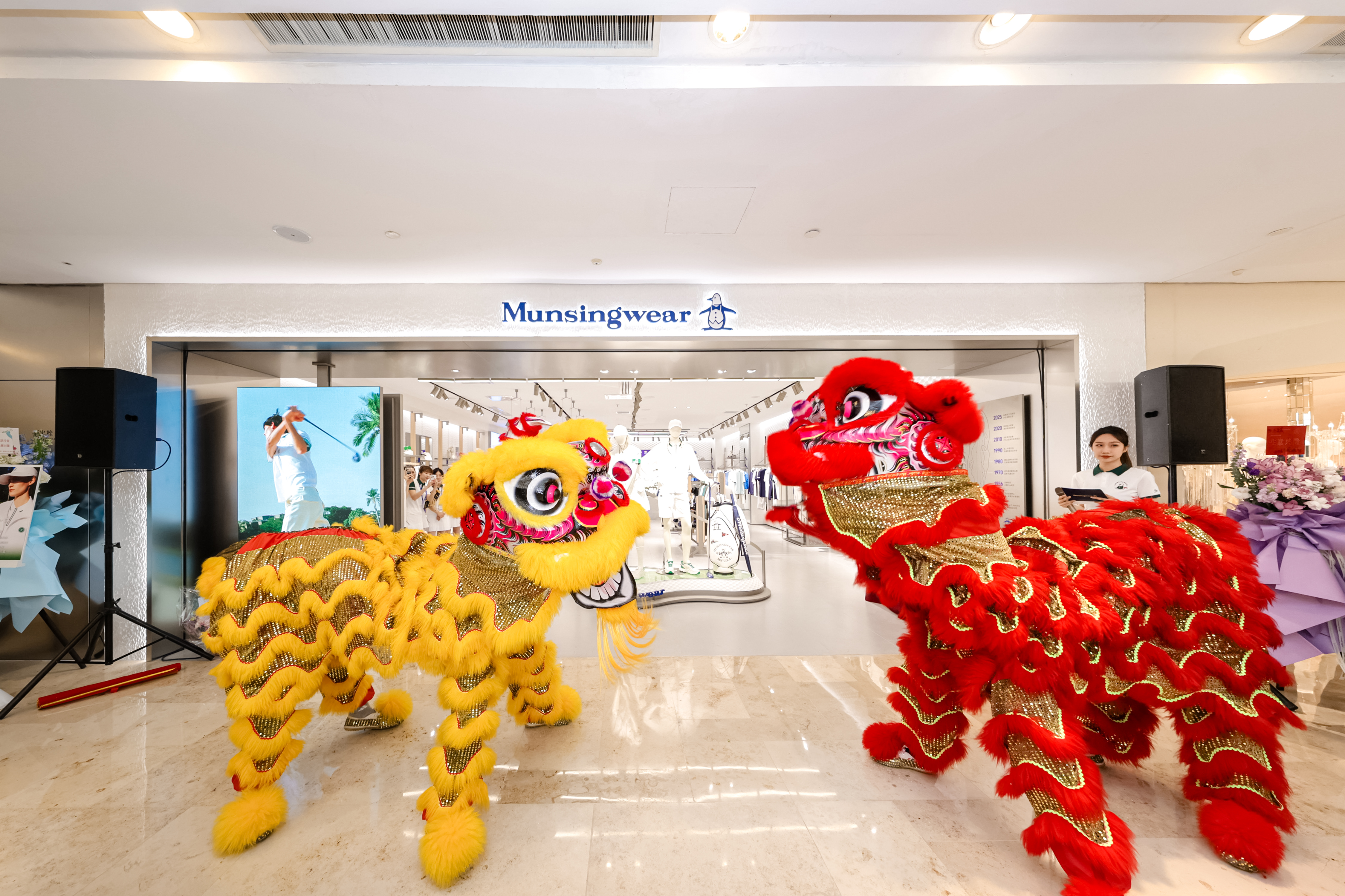 独家专访｜在南京德基开出华东首店，Munsingwear 这只“小企鹅”为何气场全开？