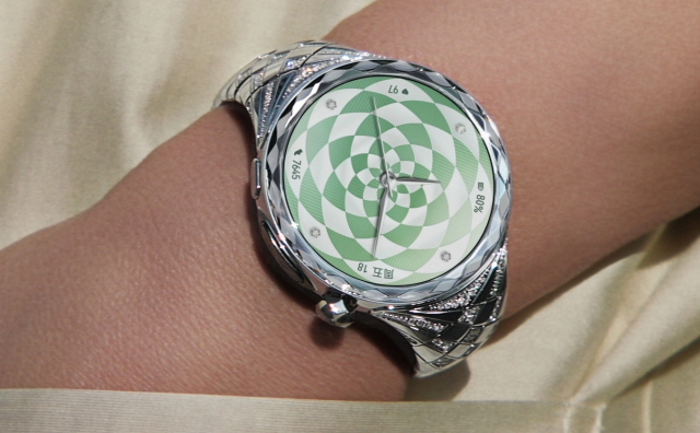 华为携手 Tiffany、LV 前珠宝设计师，推出首款珠宝智能腕表