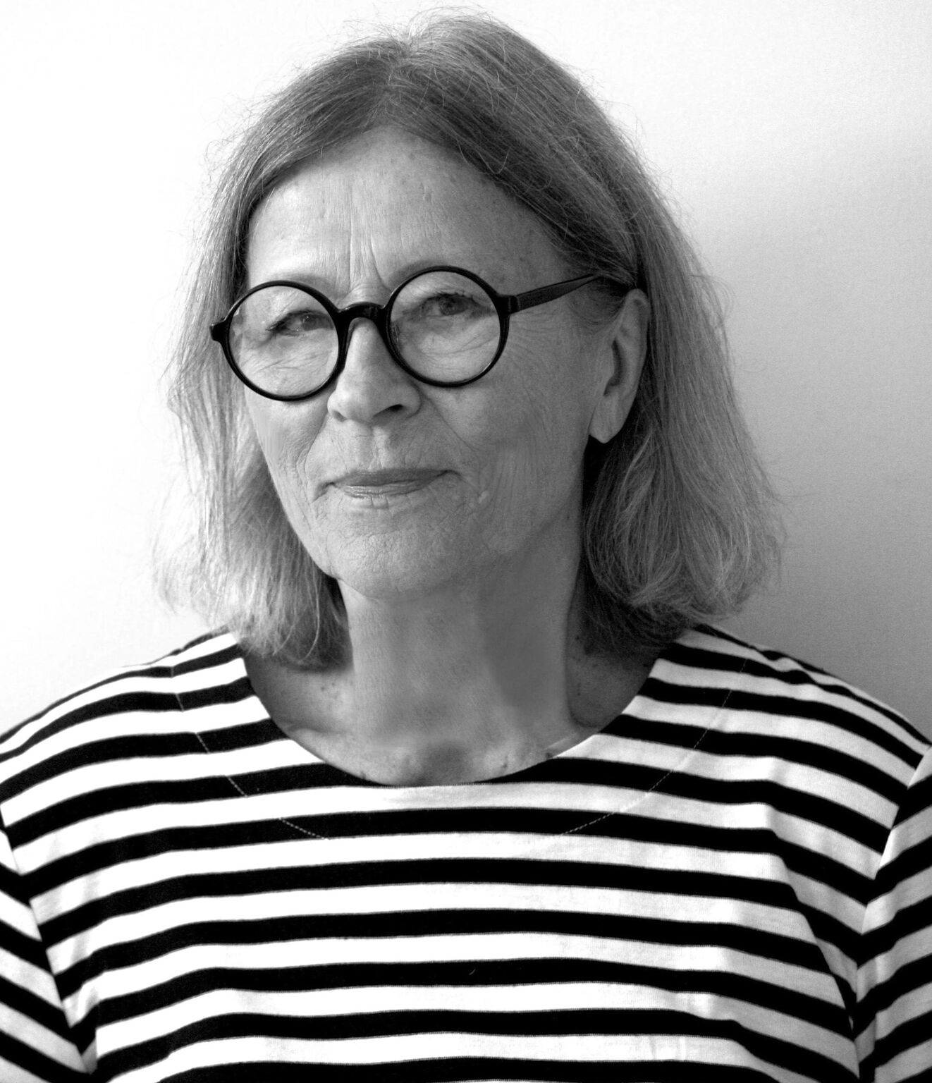 为 Marimekko 打造经典印花的设计师 Vuokko Nurmesniemi 逝世，享年96岁