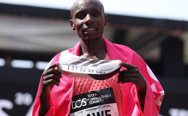 人类首次马拉松“破2”，阿迪达斯签约运动员创造历史！