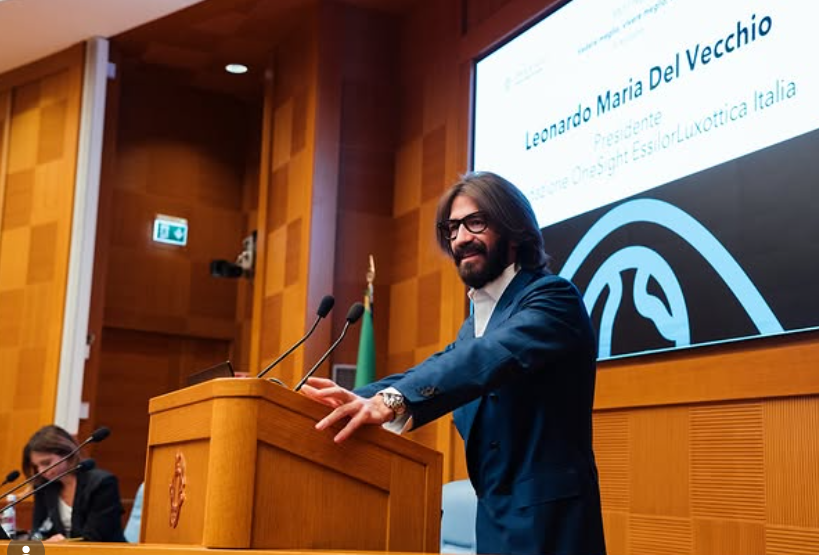 陆逊梯卡已故创始人的家族控股公司重组，老四将斥资130多亿欧元收购哥哥和弟弟的股权