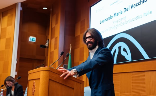 陆逊梯卡已故创始人的家族控股公司重组，老四将斥资130多亿欧元收购哥哥和弟弟的股权